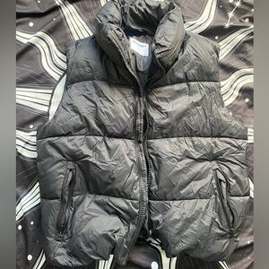 Old navy black puffer vest